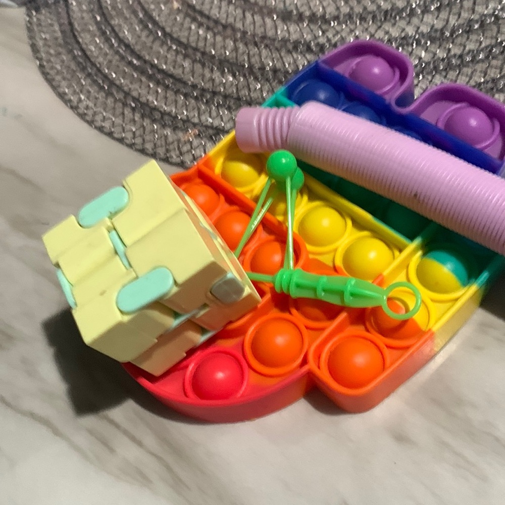 I’m selling a pack of toys of 4 pc
